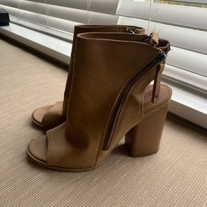 DOLCE VITA open toe booties
